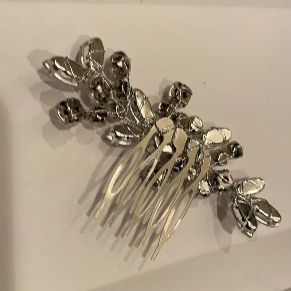 Catery crystal bride/wedding hair comb w/ clear rhinestones - Picture 3 of 4